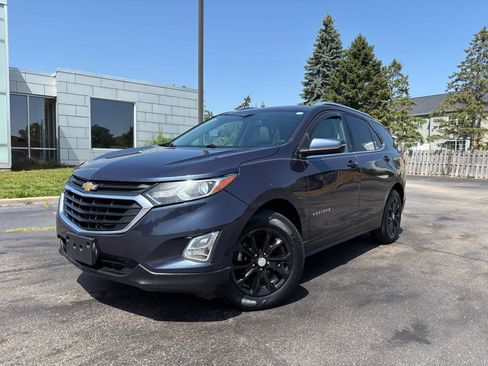 Used 2018 Chevrolet Equinox LT w/ Sun & Infotainment Package FWD image 3
