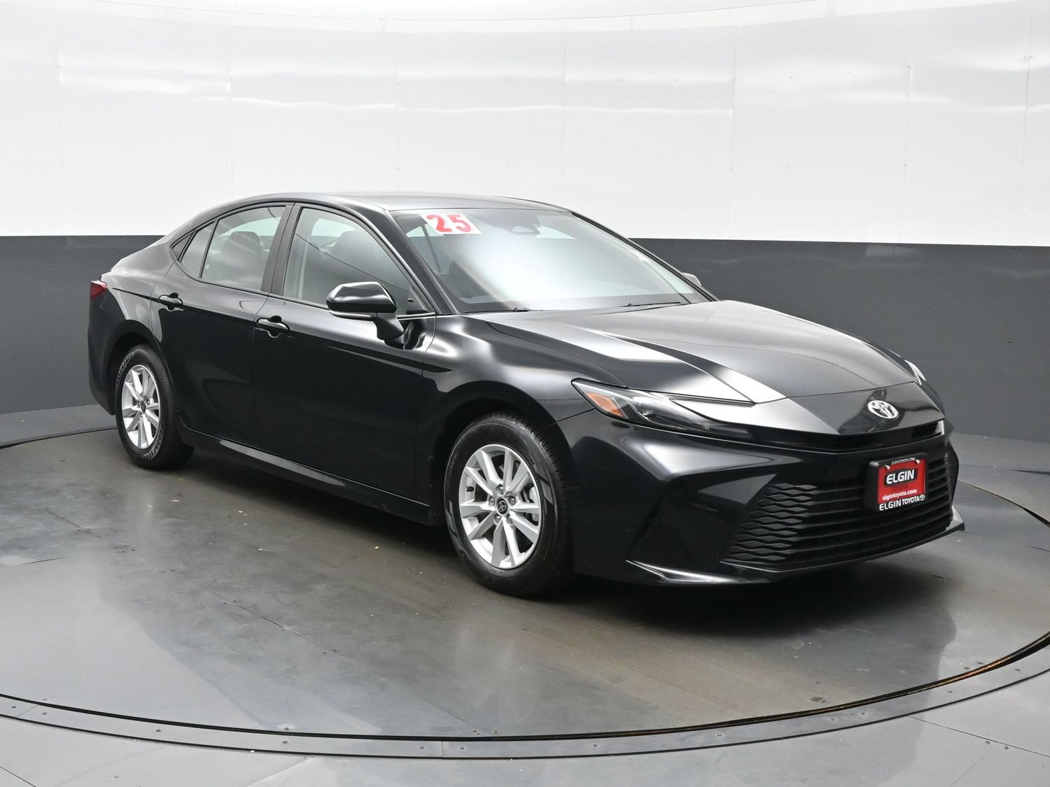 Used 2025 Toyota Camry LE FWD image 8