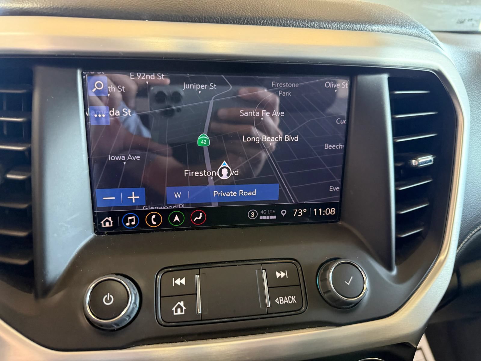 Used 2022 GMC Acadia SLE w/ Driver Convenience Package FWD image 18