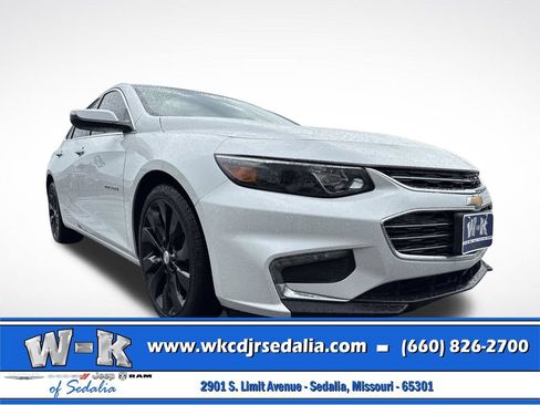 Used 2018 Chevrolet Malibu Premier w/ Premier Sun and Wheel Package FWD image 3