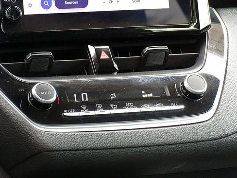 Used 2023 Toyota Corolla LE FWD image 23