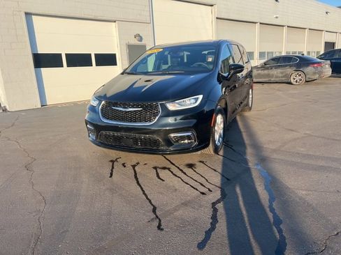 Used 2026 Chrysler Pacifica Select image 18