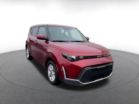 Used 2025 Kia Soul LX w/ LX Technology Package image 3
