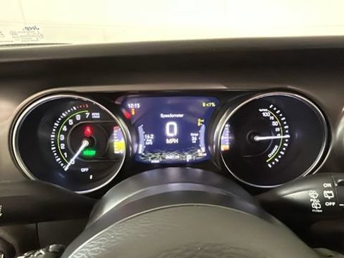 Used 2023 Jeep Wrangler Unlimited AWD/4WD image 17
