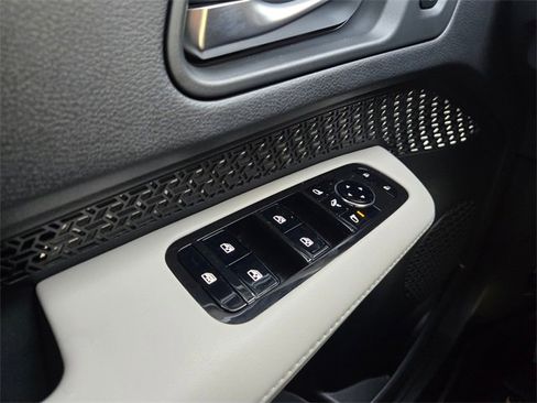 Used 2024 Nissan Ariya FWD image 32