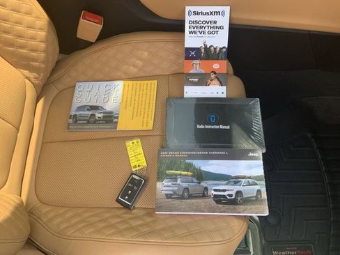Used 2023 Jeep Grand Cherokee L Summit image 17