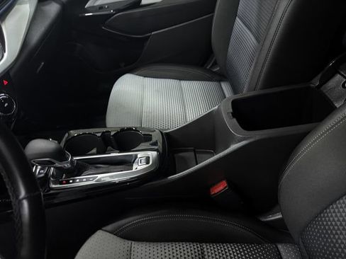 Certified 2025 Chevrolet Trax LT w/ LT Convenience Package FWD image 21