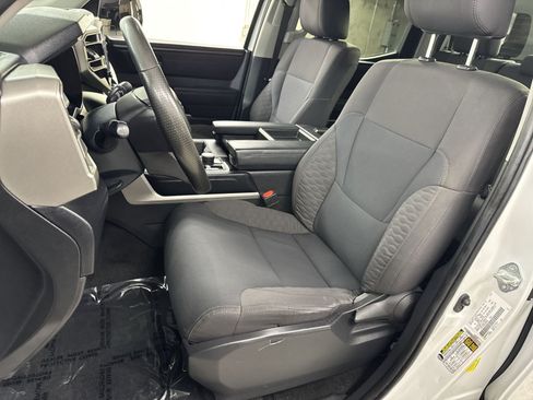 Used 2022 Toyota Tundra SR5 w/ SR5 Convenience Package AWD/4WD image 17