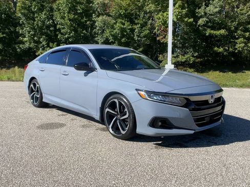 Used 2022 Honda Accord Sport image 3
