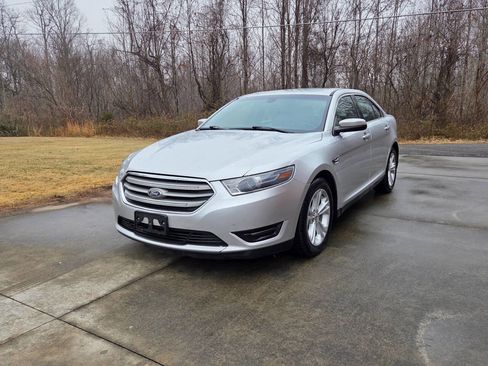 Used 2016 Ford Taurus SEL w/ Equipment Group 201A image 1