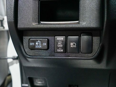 Used 2018 Toyota Tacoma TRD Sport w/ Technology Package image 22