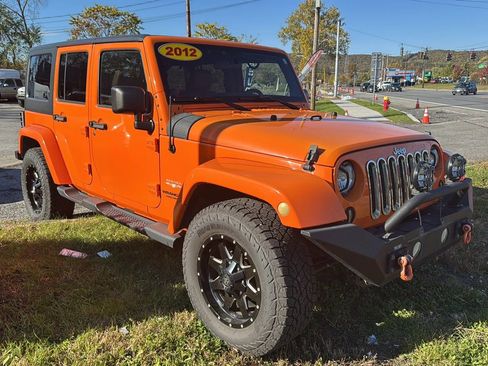 Used 2012 Jeep Wrangler Unlimited Sahara image 3
