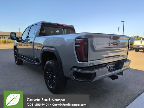 Used 2024 GMC Sierra 2500 AT4 w/ Technology Package AWD/4WD image 5
