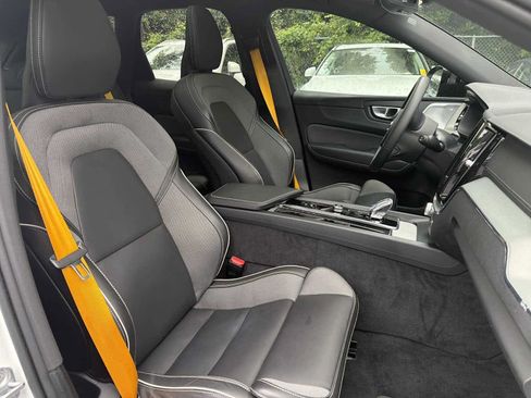 Used 2023 Volvo XC60 B5 Ultimate w/ Climate Package FWD image 18