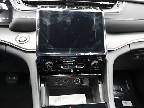 New 2025 Jeep Grand Cherokee L Laredo w/ Luxury Tech Group I image 24