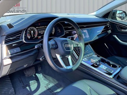 Used 2023 Audi Q8 Premium image 17