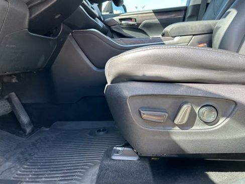 Used 2021 Toyota Highlander Platinum AWD/4WD image 34
