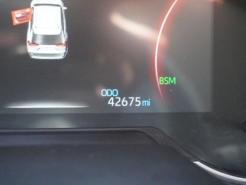 Used 2025 Toyota RAV4 XLE FWD image 9