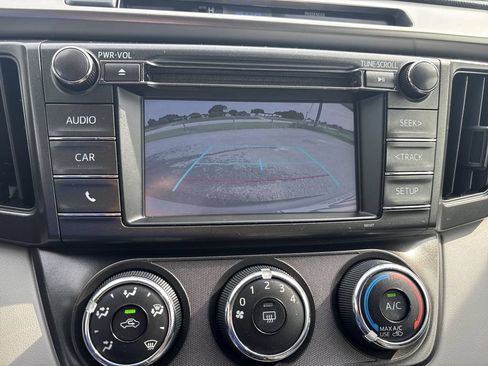 Used 2015 Toyota RAV4 LE FWD image 14