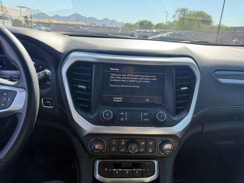 Used 2023 GMC Acadia SLT image 17