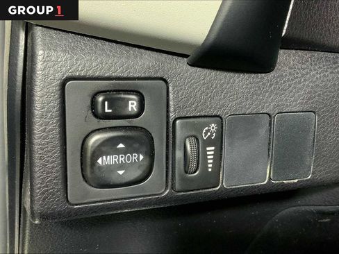 Used 2018 Toyota Corolla LE image 32