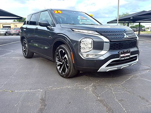 Used 2024 Mitsubishi Outlander SE image 3