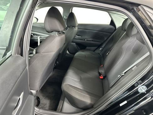 Used 2025 Hyundai Elantra SE image 25