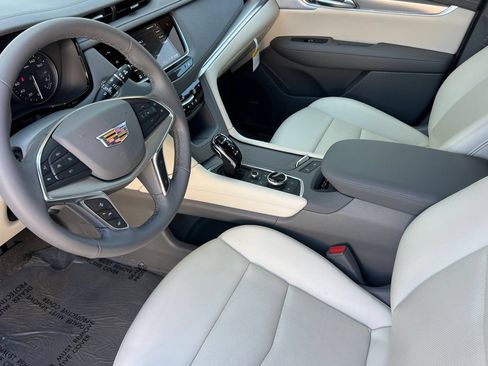 Used 2026 Cadillac XT5 Premium Luxury w/ LPO, Floor Liner Package FWD image 9
