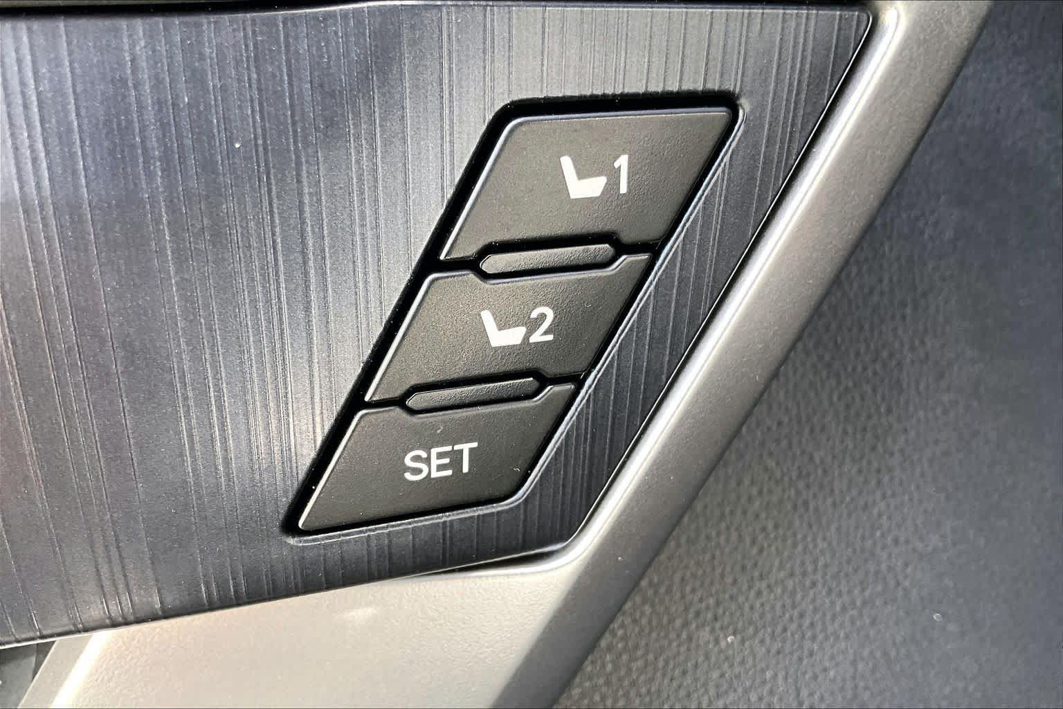 Used 2023 Toyota Tundra Platinum w/ Advanced Package AWD/4WD image 31