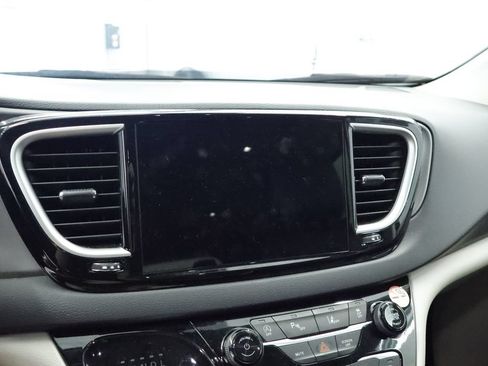 Certified 2023 Chrysler Pacifica Touring-L FWD image 27