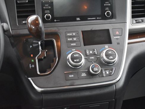 Used 2019 Toyota Sienna Limited Premium image 21