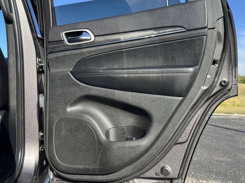 Used 2021 Jeep Grand Cherokee Limited image 16