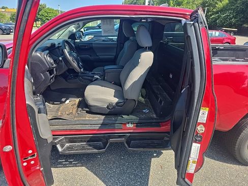 Used 2016 Toyota Tacoma SR AWD/4WD image 13