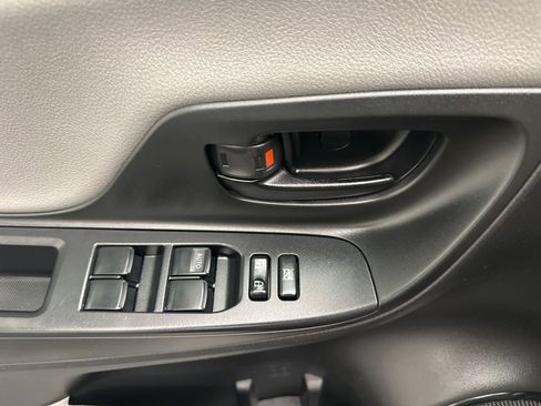 Used 2017 Toyota Yaris L image 22