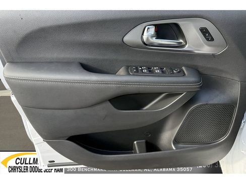 New 2026 Chrysler Pacifica Select image 13