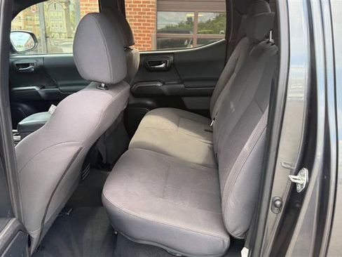 Used 2018 Toyota Tacoma TRD Sport AWD/4WD image 15