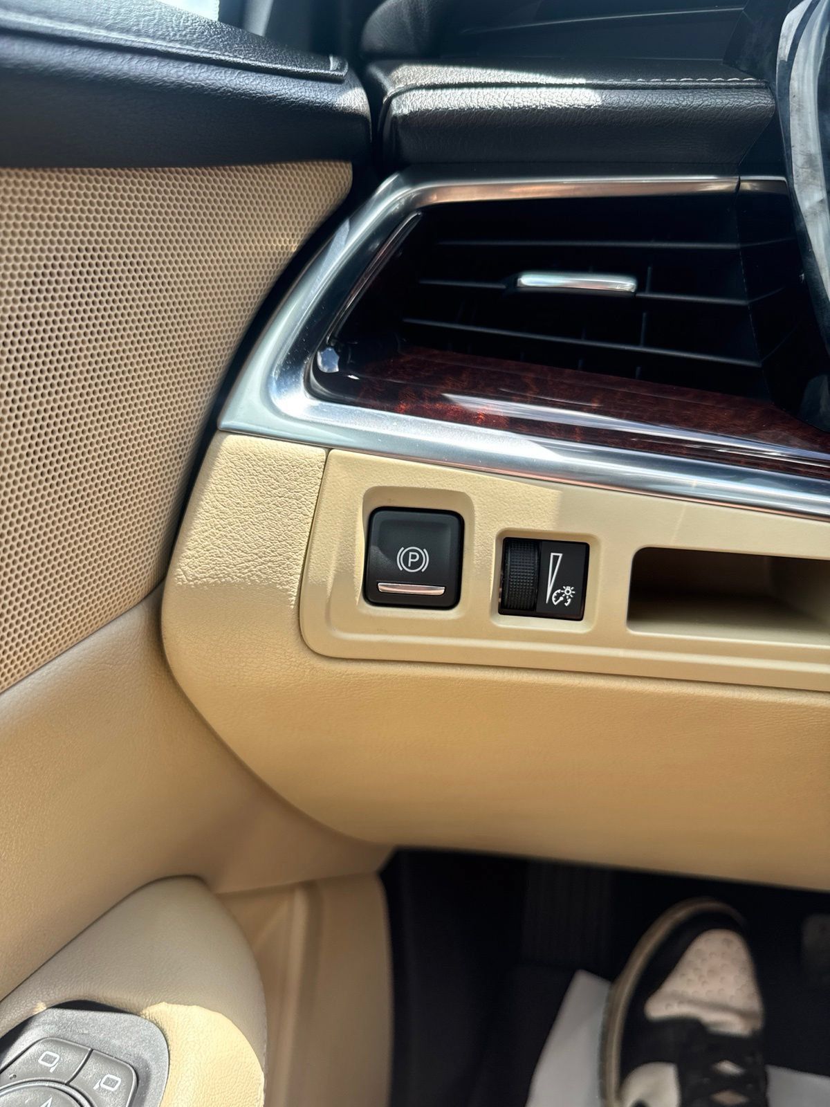 Used 2018 Cadillac XT5 Premium Luxury FWD image 23