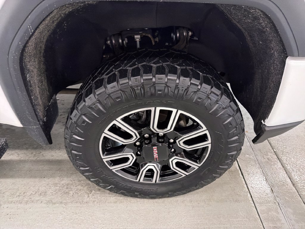 Used 2022 GMC Sierra 2500 AT4 w/ AT4 Preferred Package AWD/4WD image 4