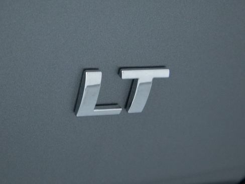 Used 2023 Chevrolet Traverse LT AWD/4WD image 36
