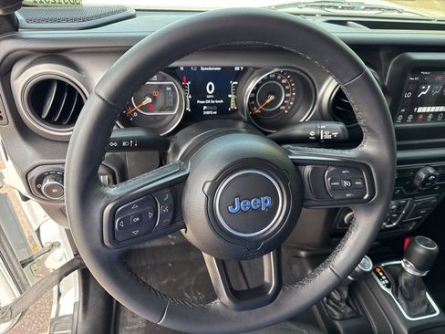 Used 2022 Jeep Wrangler Unlimited Sport image 27