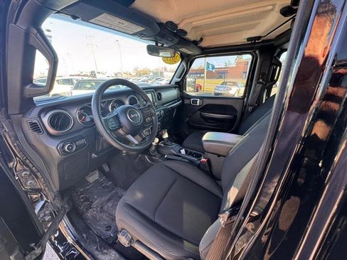 Used 2019 Jeep Wrangler Unlimited Sport AWD/4WD image 3
