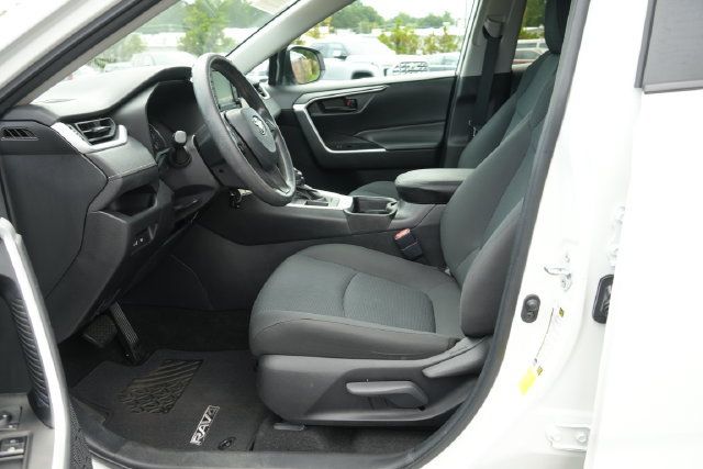 Used 2021 Toyota RAV4 LE FWD image 20