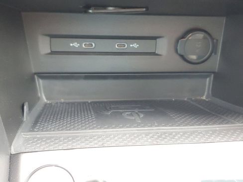 Certified 2024 Volkswagen Taos SE w/ Panoramic Sunroof Package FWD image 30