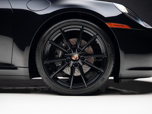 Used 2024 Porsche 911 Carrera 4 AWD/4WD image 39