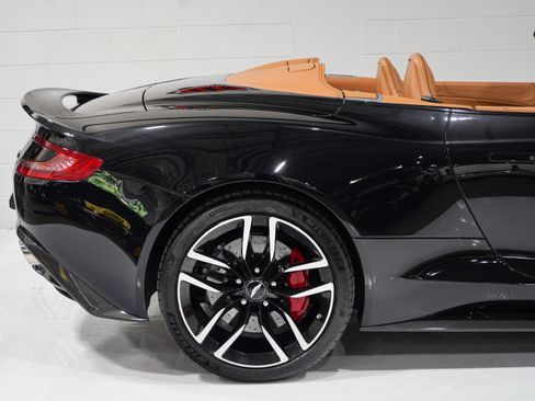 Used 2017 Aston Martin Vanquish Volante RWD image 22