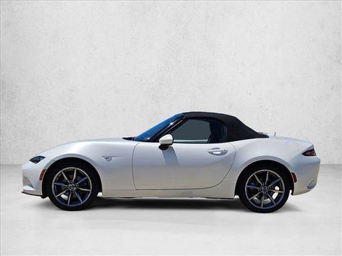 Used 2022 MAZDA MX-5 Miata Grand Touring w/ Weather Package RWD image 9