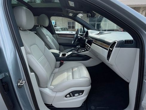 Used 2020 Porsche Cayenne AWD/4WD image 30