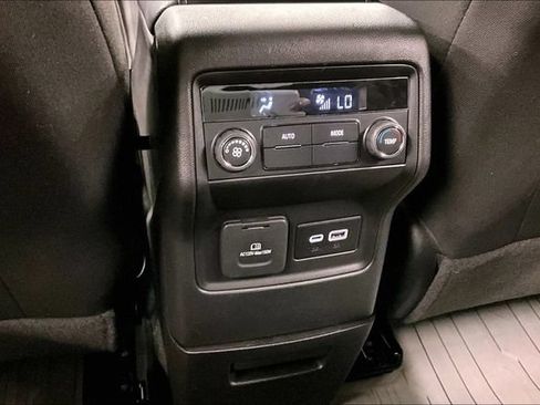 Used 2023 GMC Acadia SLE w/ Driver Convenience Package FWD image 33