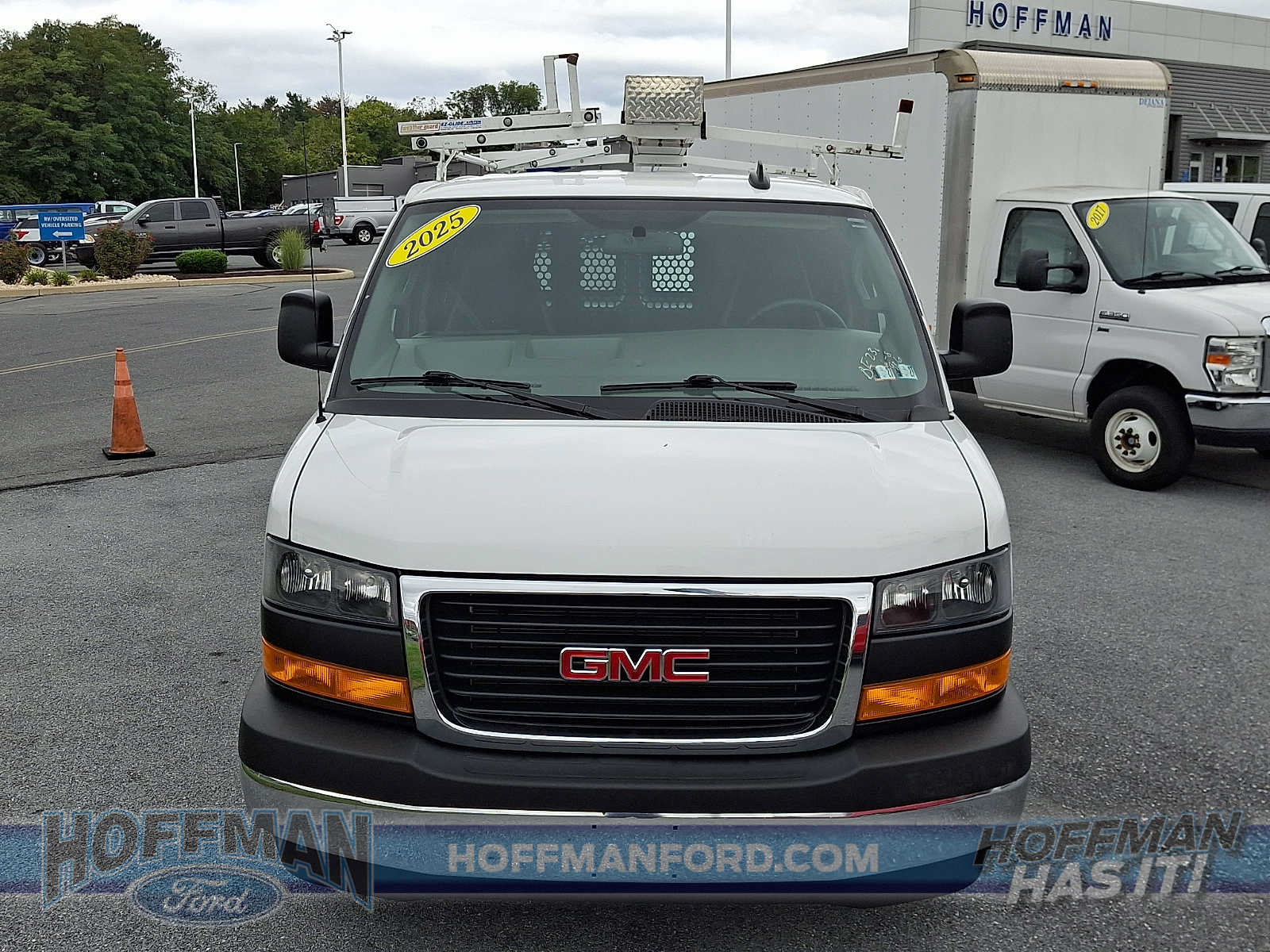 Used 2025 GMC Savana 2500 w/ Driver Convenience Package RWD image 2