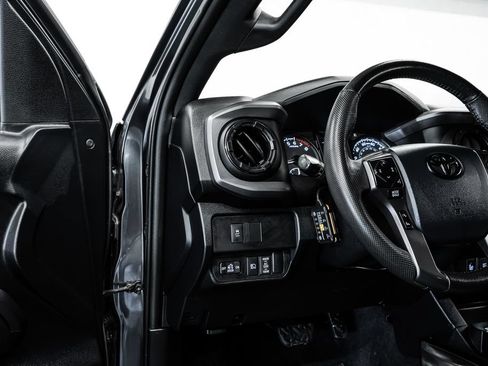 Used 2020 Toyota Tacoma TRD Sport w/ Technology Package AWD/4WD image 20